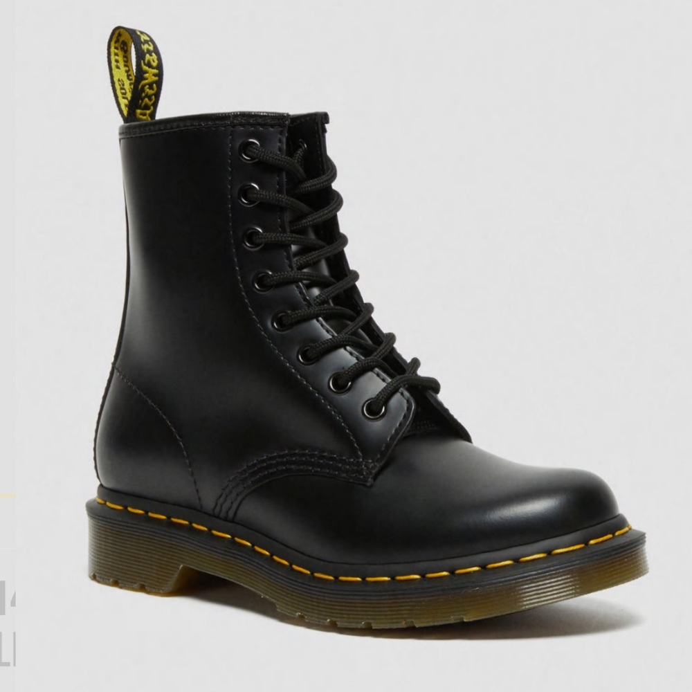 Dr. Marten’s 1460 Women’s Smooth Leather Lace Up Boots! Great condition!